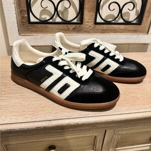 Back 70 - Black and White Women's Sneakers